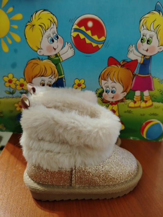 Детски ботушки..