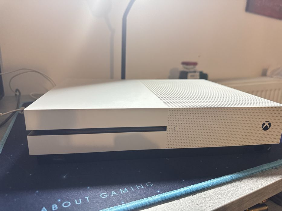 Xbox one s 500gb folosit in conditie bine