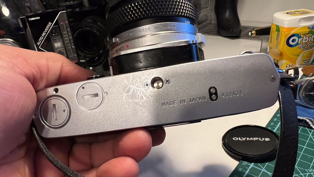 Olympus OM-2 SLR + obiectiv 50mm F/1.8 din JAPONIA