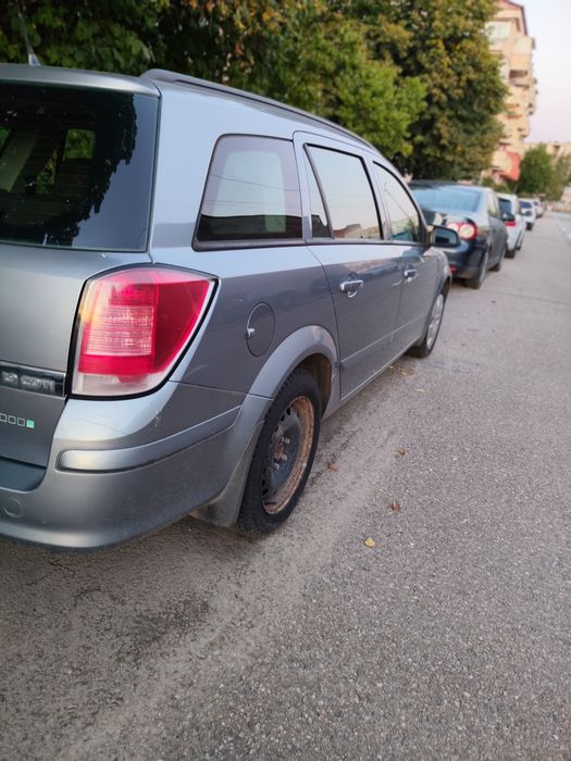 Vând Opel Astra break.