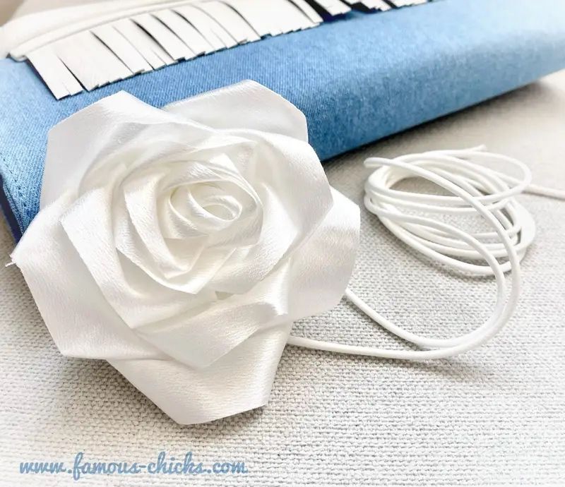 Луксозни чокъри с  рози в различни цветове