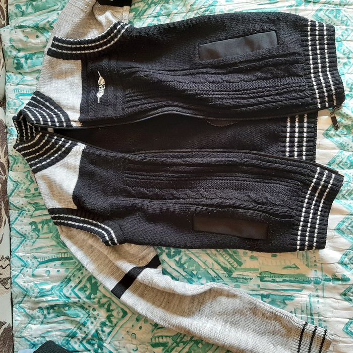 Продаю кофты жилеты к школе