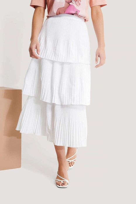 Manon Tilstra x NA-KD плисирана бяла пола