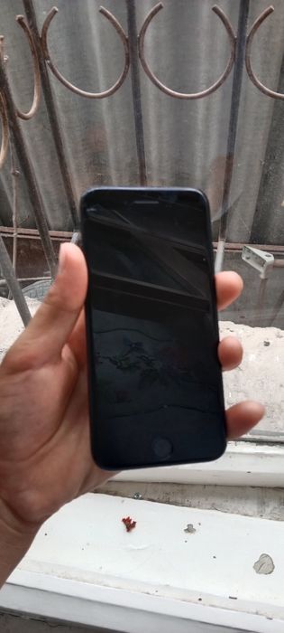 iPhone 7.  150 сум