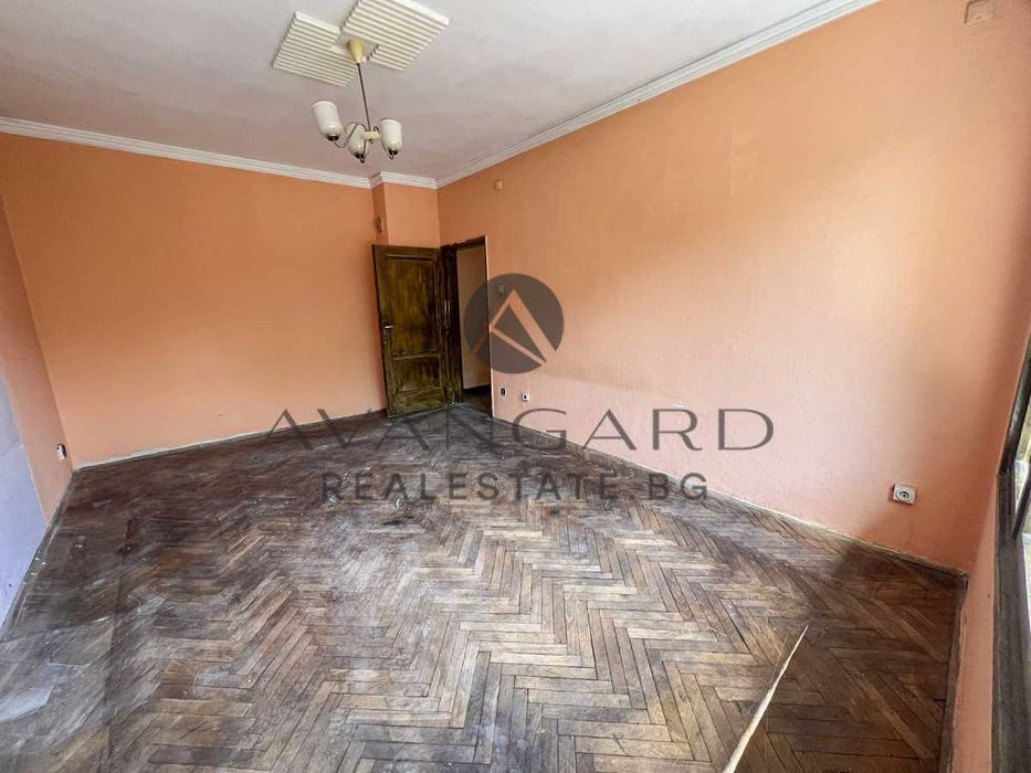 Продава се Двустаен апартамент в Пловдив, Център - 60 кв.м за 1040 €/кв.м - Снимка #2