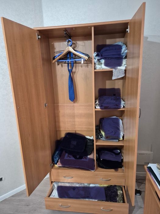 Продам шкаф и письменный стол