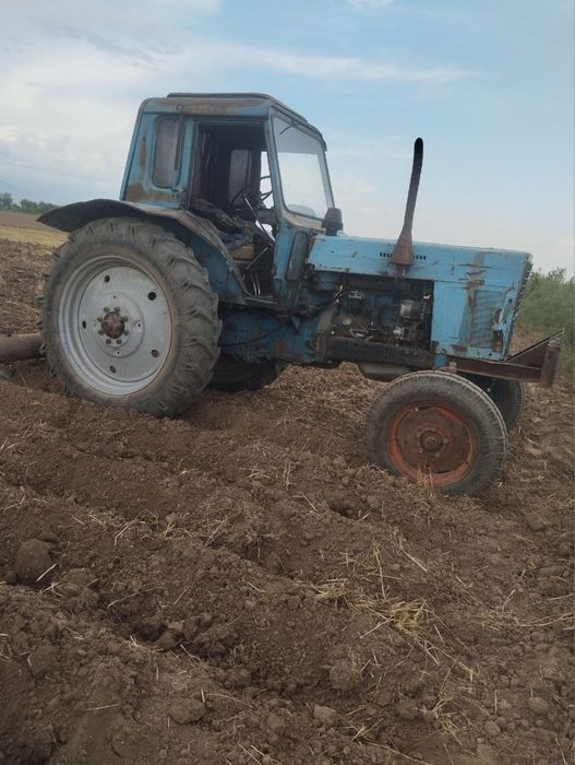 Belorus traktor sotiladi