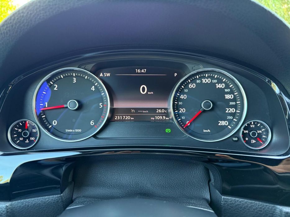 === Vând Volkswagen Touareg R-Line ===
