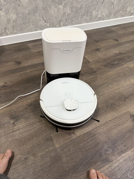 Продаю робот пылесос