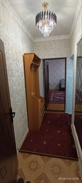 Юнусобод-4 Универсам бозор олдида 1 хонали уй жихозлари бор