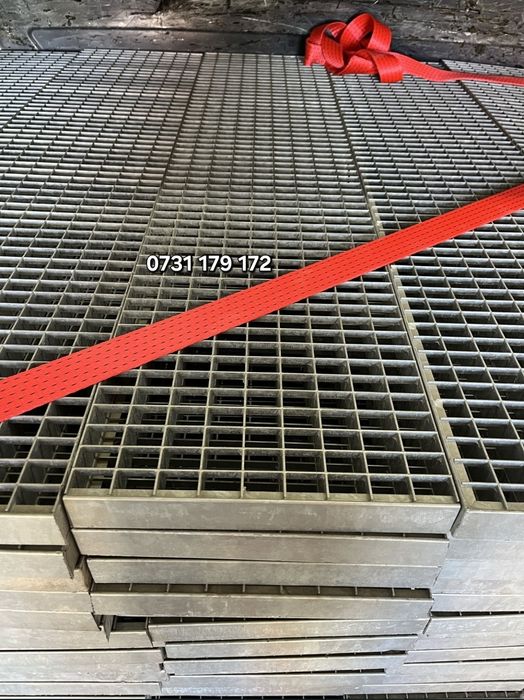 trepte zincate pentru scări de exterior