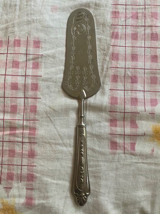 Посребрена шпатула за сервиране