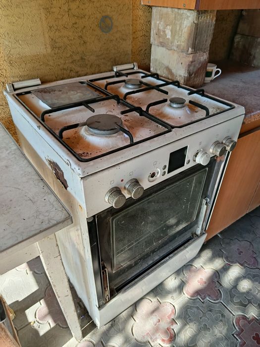 Продам газ плиту