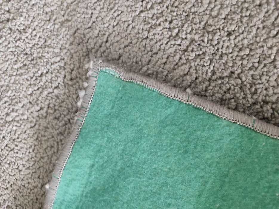 Продаётся ковёр-дорожка, размер 62*1,80. Чистая, плотный ворс.