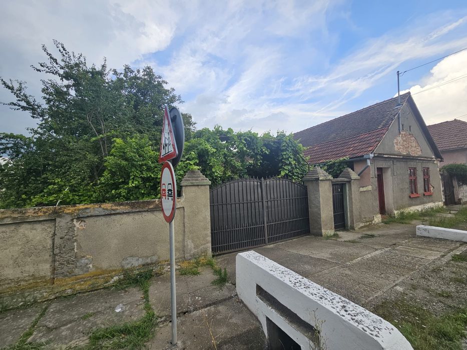 Casa de vanzare cu gradina Batiz-strada principala