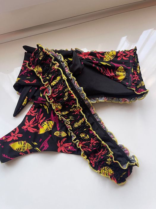 Продавам нови бански Tezenis