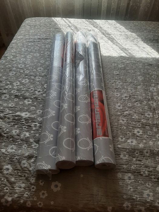 Продам в упаковке обои