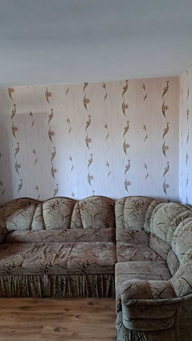 Ъглов диван с 2 табуретки