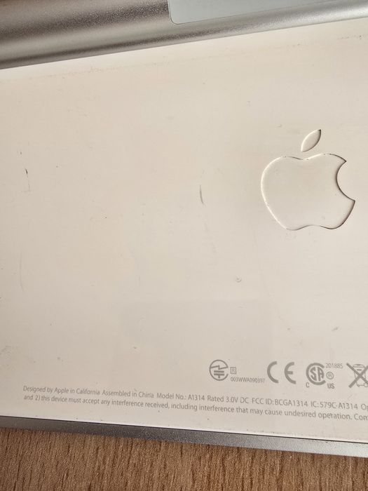 Tastaura Apple A1314
Perfect functionala
Functioneaza cu 2 baterii AA