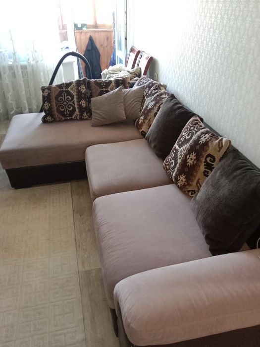 Продаю диван угловой большой
