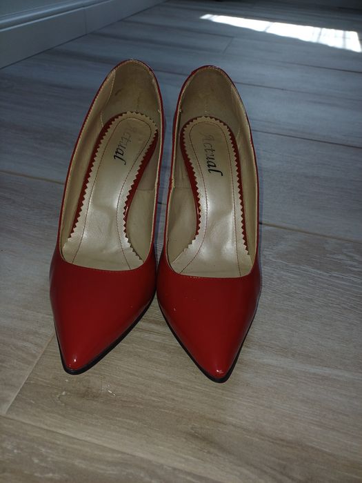 Vand 2 perechi pantofi masura 37