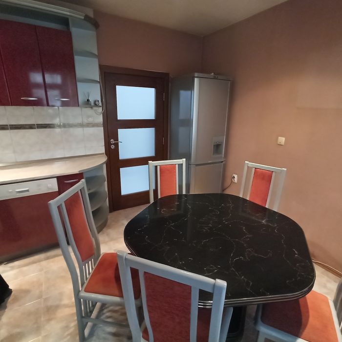 Дава се под наем Четиристаен апартамент в Казанлък - 125 кв.м за 331.5 € - Снимка #2