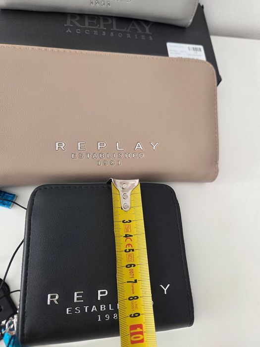 Дамски портфейли Replay