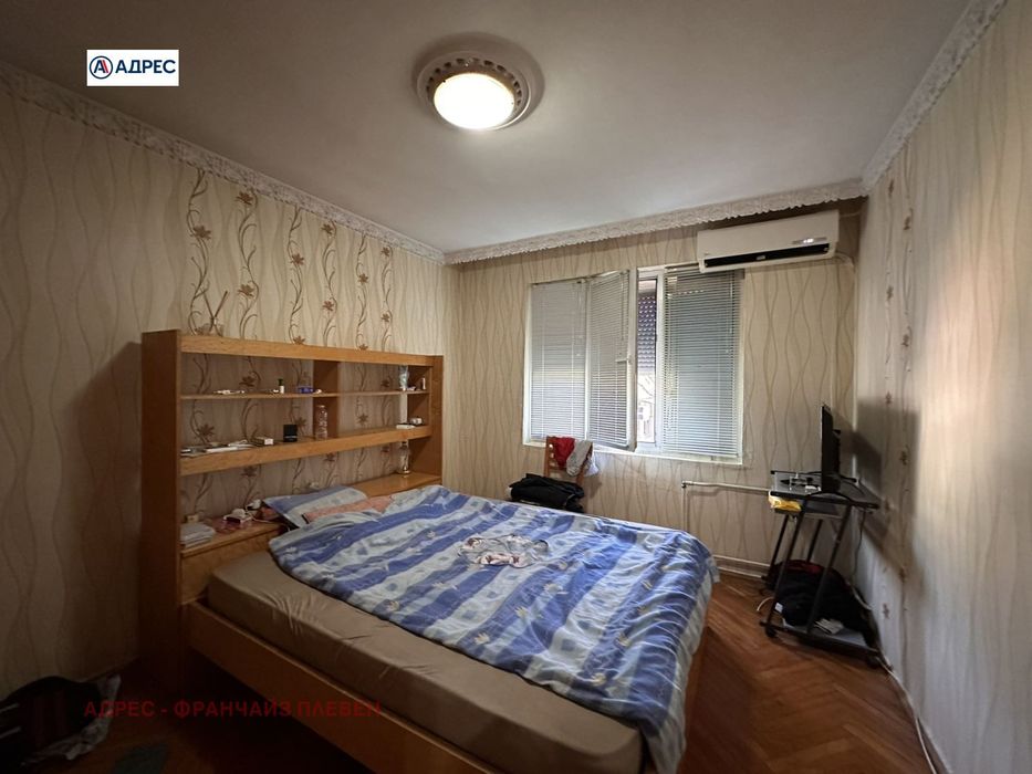 Продава се Тристаен апартамент в Плевен, Идеален център - 95 кв.м за 1685 €/кв.м - Снимка #2