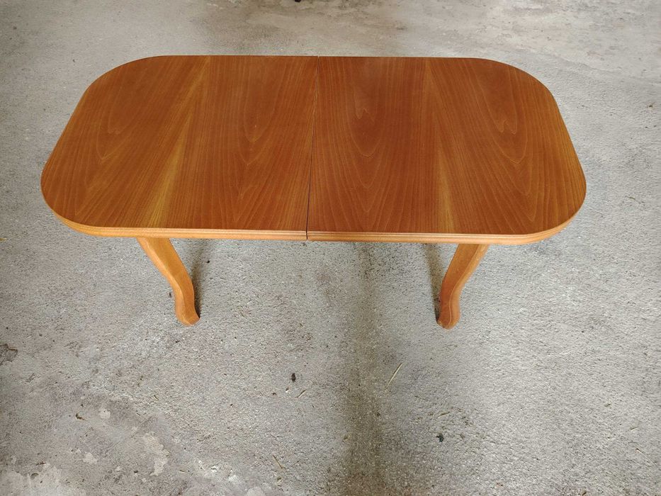 Холна  маса от дърво