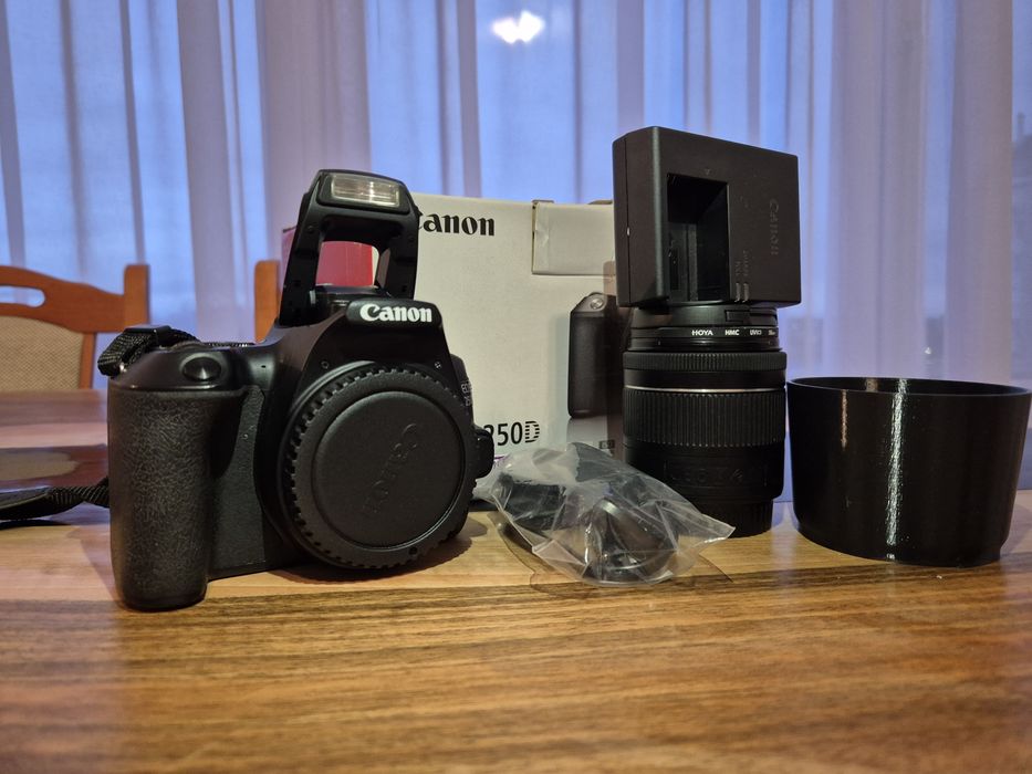 DSLR Canon eos 250D + обектив 18-55 китов пълен комплект