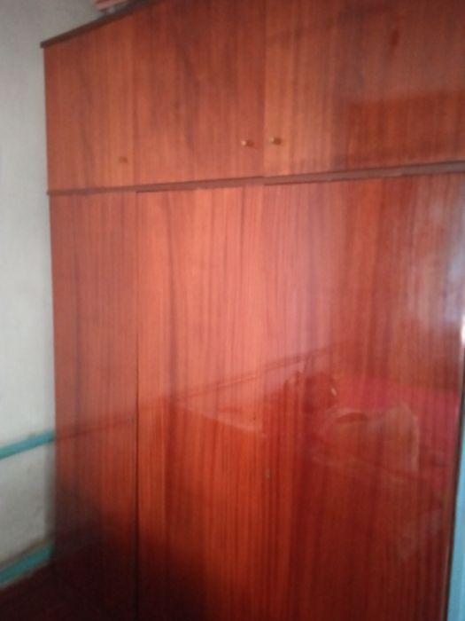 Продам шифоньер с антресолью.