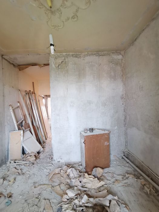 Демонтаж квартир и домов качественно и быстро чистка краски и обой