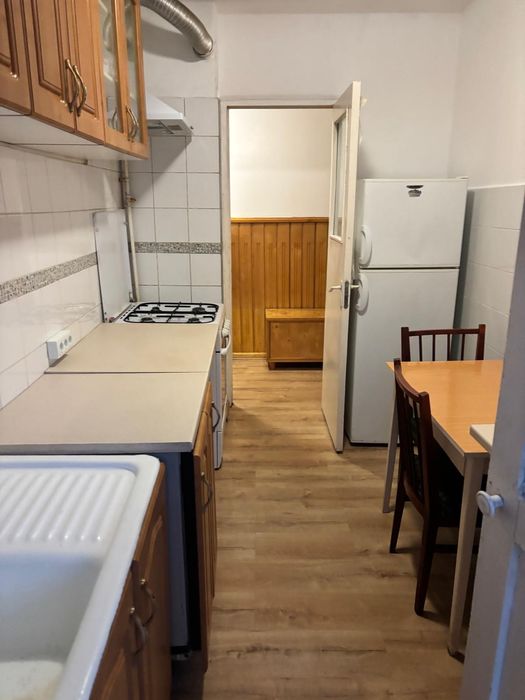 Închiriez apartament 3 cam. /  decomandat, zona Noua