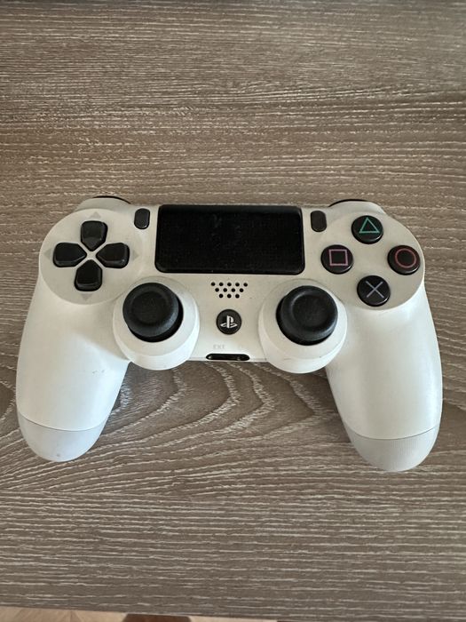 Playstation 4 Pro с 2 джойстика