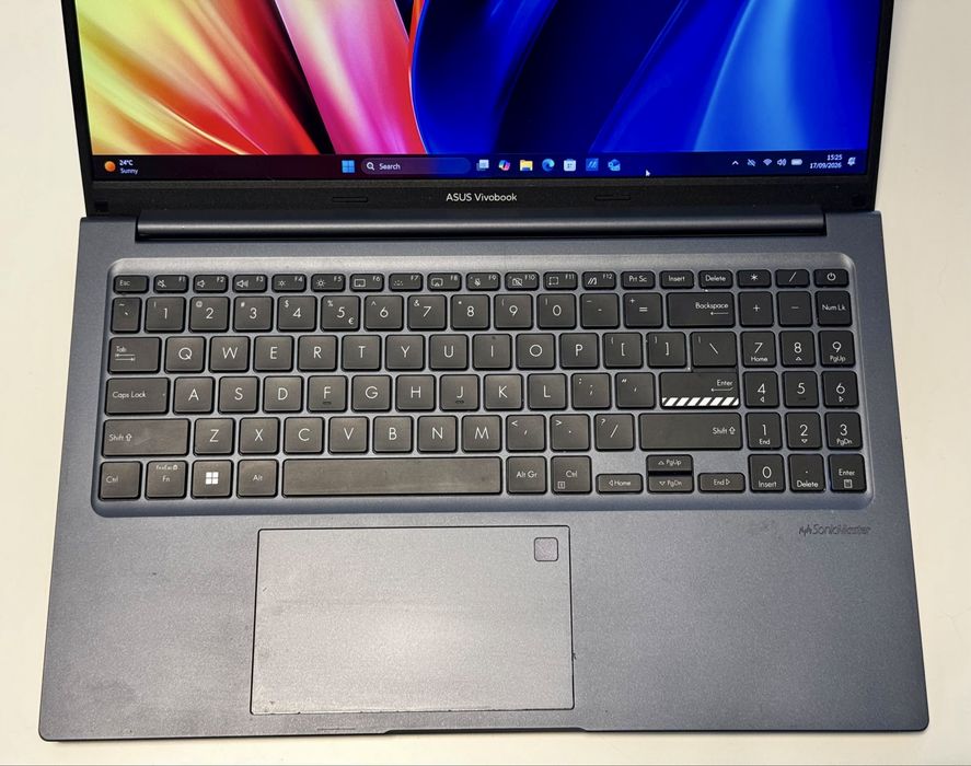 ASUS Vivobook 15X OLED – i3-1220P / 8GB RAM / 256GB SSD