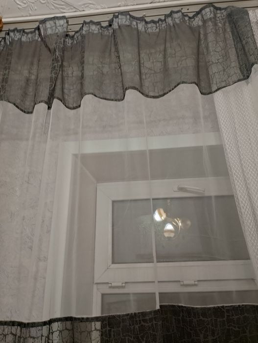 Продаю кух. тюль .Бел-серая сетка.