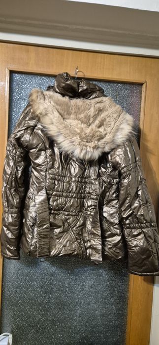 Geaca scurta de dama, cu glugă, sezon iarna, marimea XL