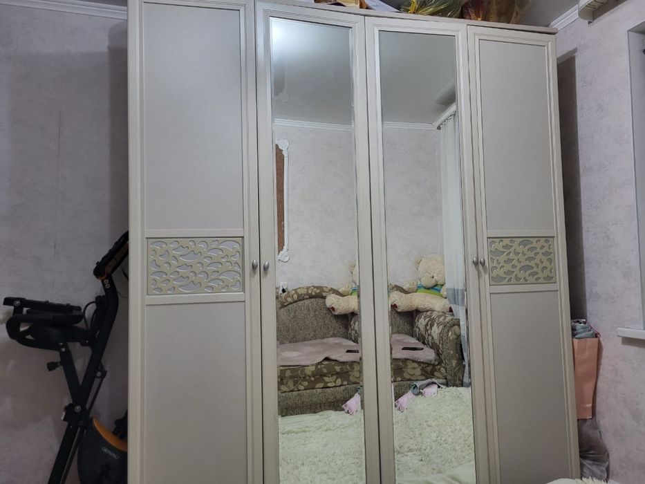 Продам шкаф плательный