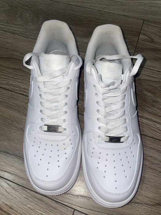 Vand adidasi nike AF1 aproape noi purtati doar o data