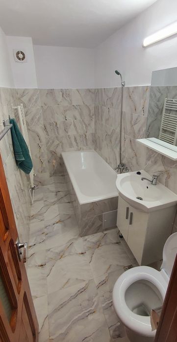 Închiriez apartament 2 camere decomandat termen lung