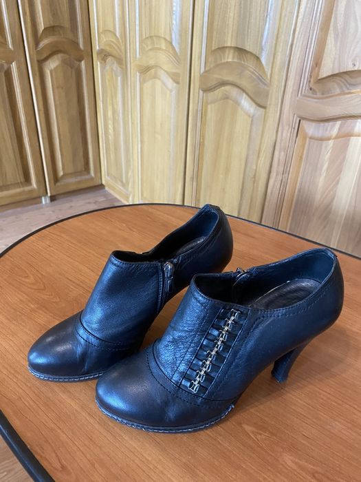 Продам женскую обувь