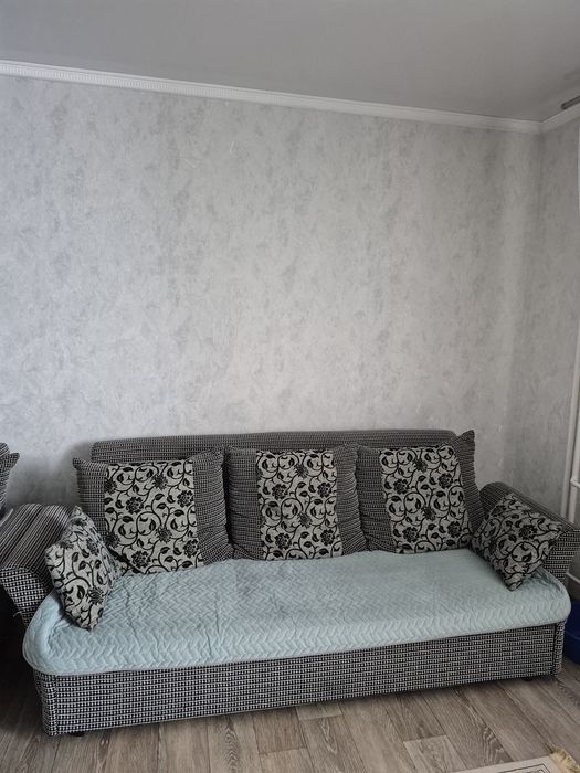 Продам мягкий уголок (тройка)