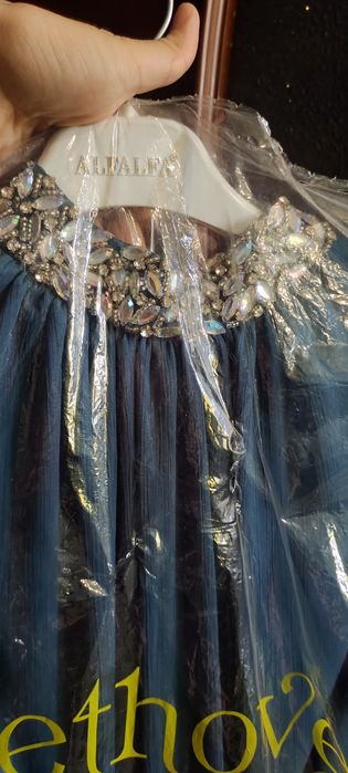 Uzun  kuylak srochna sotiladi