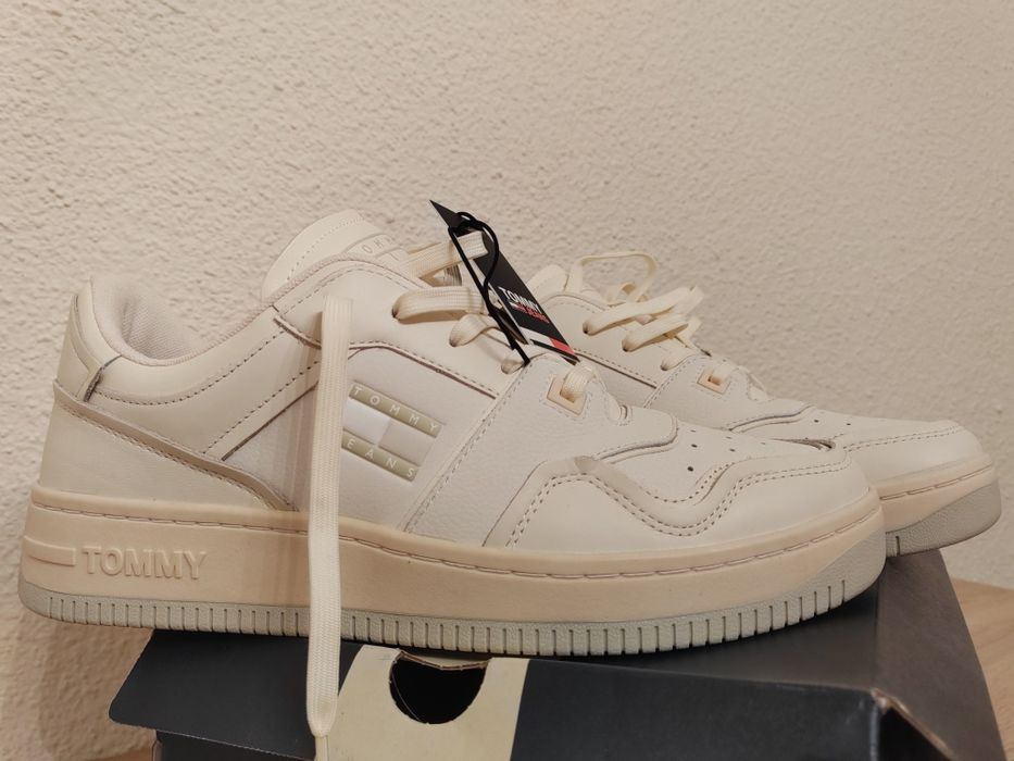 Tommy Jeans, piele naturală