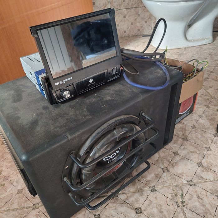 Продам магнитолу сенсорная и саб как на фото, состояние отличное