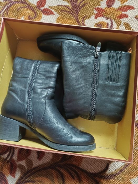 Натуральная кожа, сапожки, ботиночки.