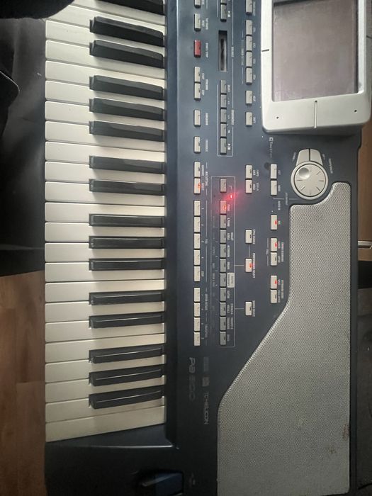 Клавир KORG PA 800 с стойка и калъф