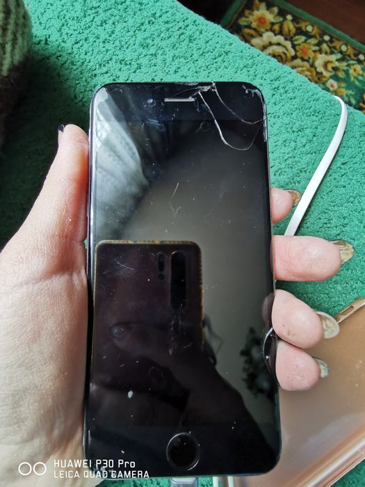 Продавам два айфона.