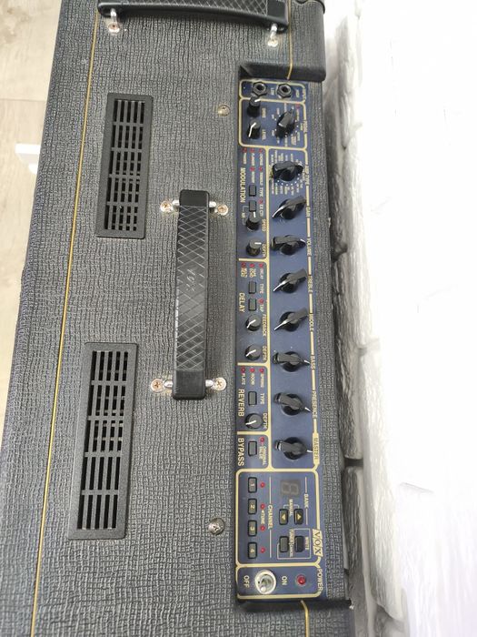 Гитарный усилитель VOX, модель AD120VT