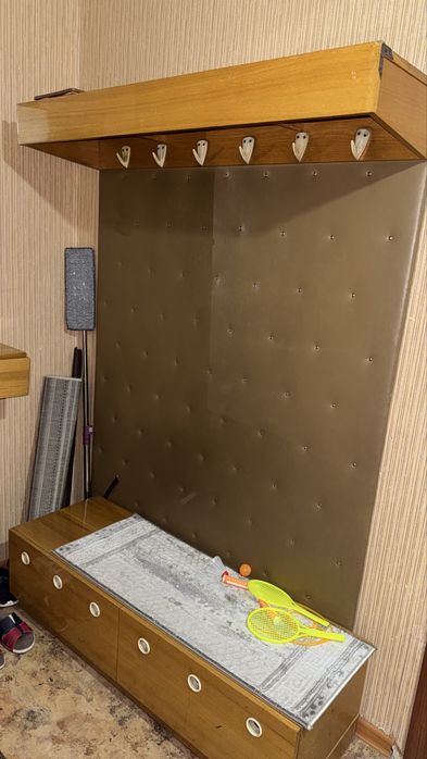 Продам прихожую с зерколом